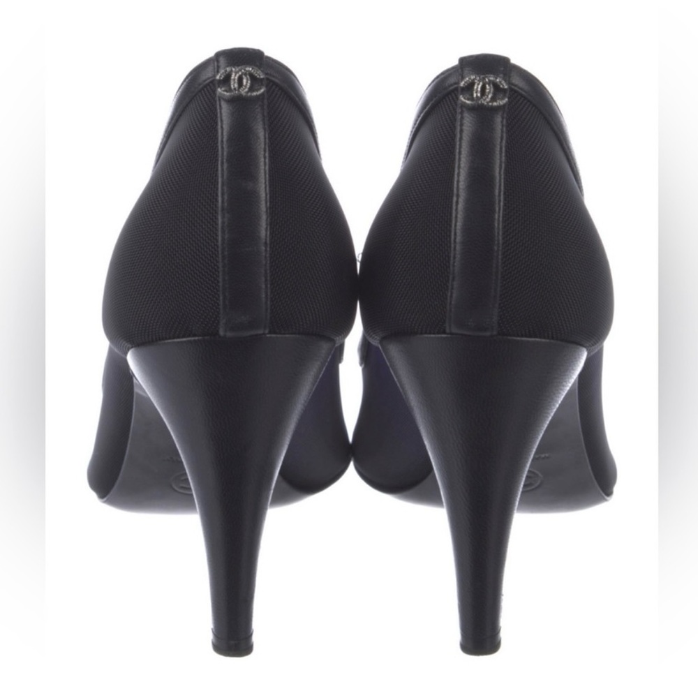 CHANEL Mesh Cap Toe Pumps 39.5 Navy CC Logo Heels Cruise 2014 Karl Lagerfeld - Picture 6 of 15